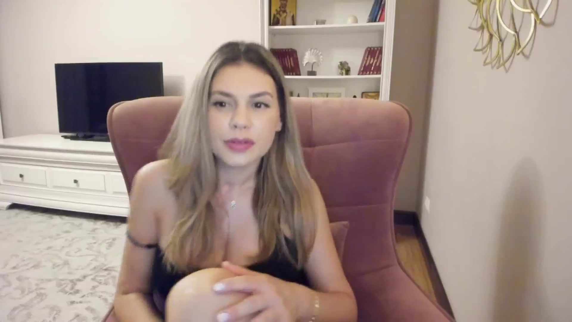 Gallery image thumbnail from Zamioculcas's myfreecams stream on, 08/12/2024, 21:30 image 3 of 20