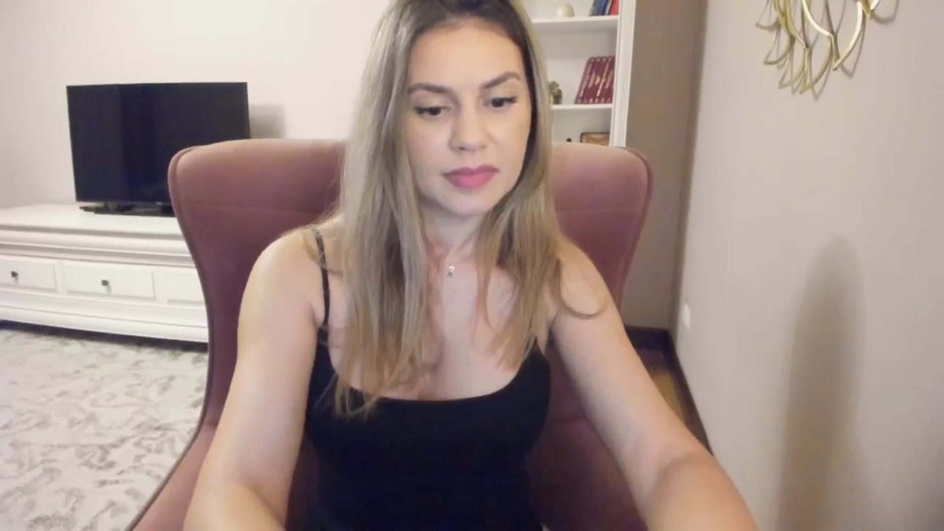 Gallery image thumbnail from Zamioculcas's myfreecams stream on, 08/12/2024, 21:30 image 18 of 20