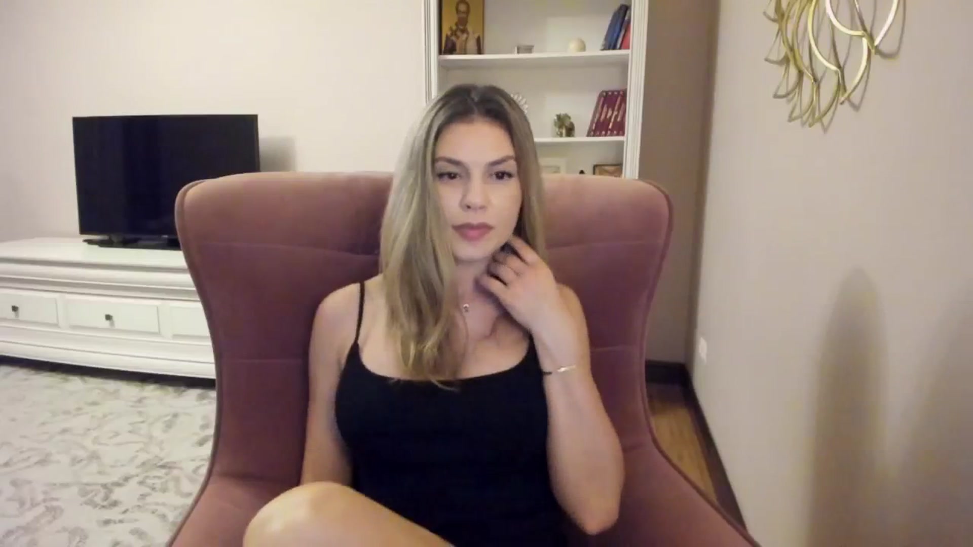 Gallery image thumbnail from Zamioculcas's myfreecams stream on, 08/12/2024, 21:30 image 2 of 20