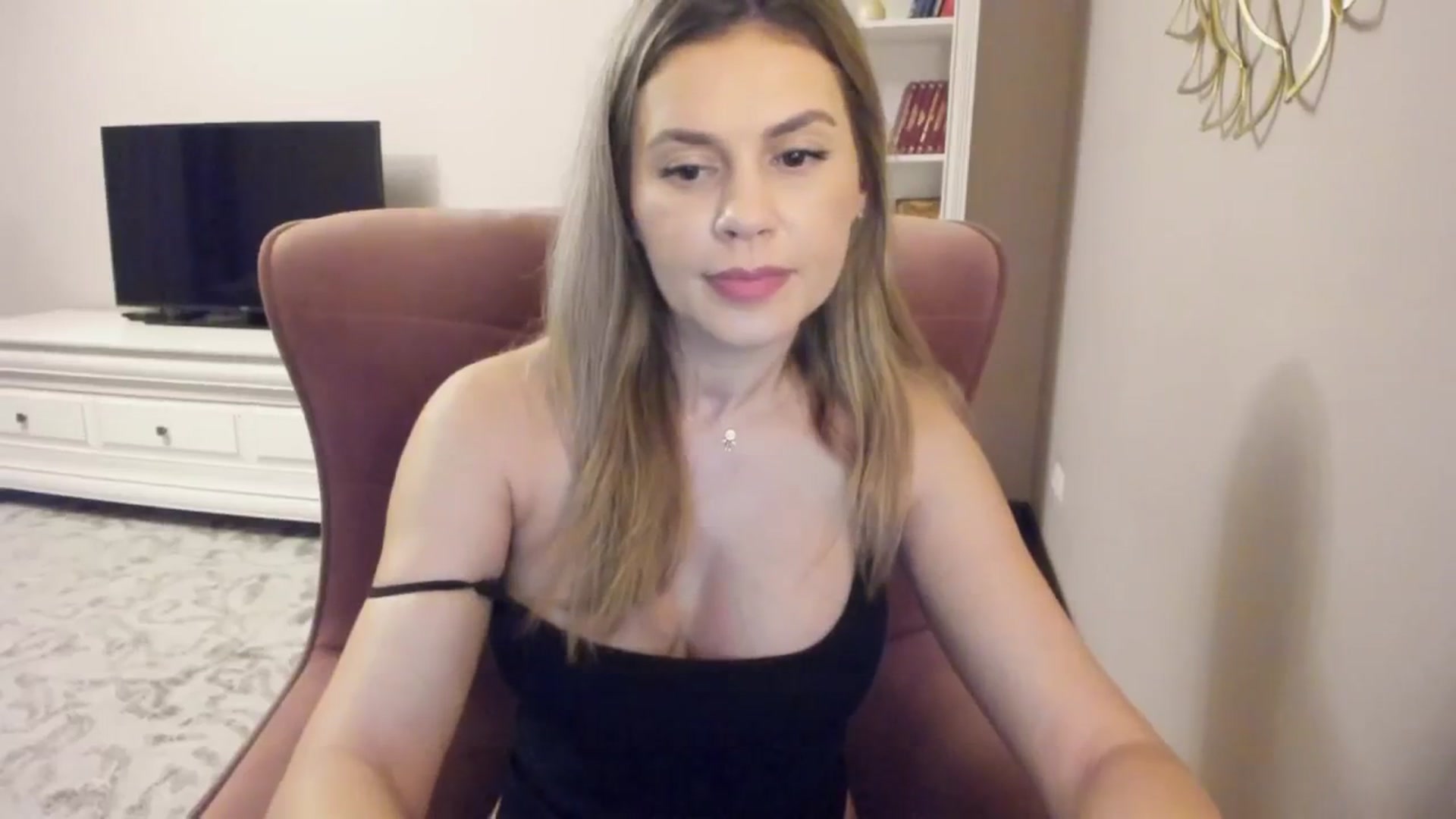 Gallery image thumbnail from Zamioculcas's myfreecams stream on, 08/12/2024, 21:30 image 15 of 20