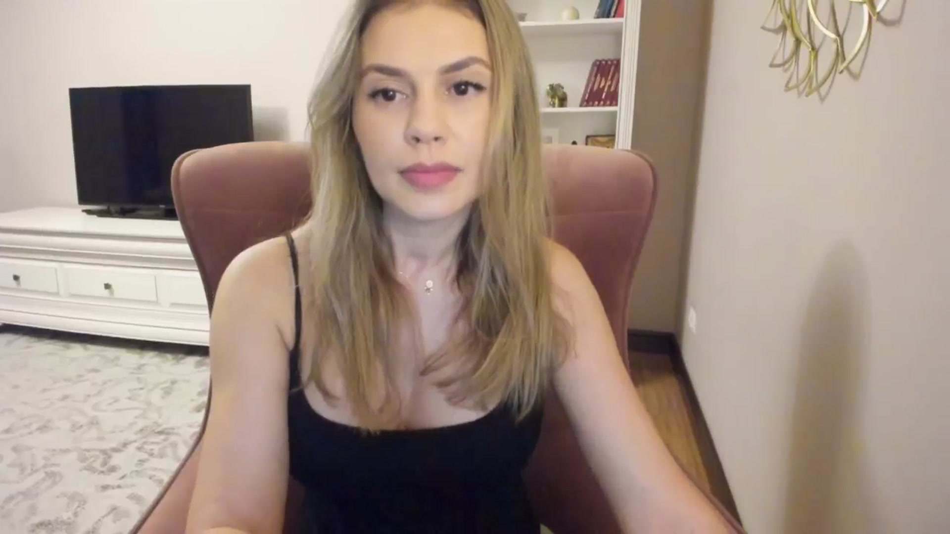 Gallery image thumbnail from Zamioculcas's myfreecams stream on, 08/12/2024, 21:30 image 17 of 20