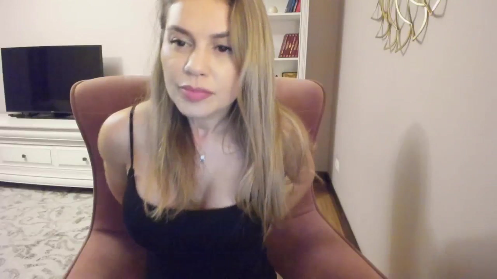 Gallery image thumbnail from Zamioculcas's myfreecams stream on, 08/12/2024, 21:30 image 19 of 20