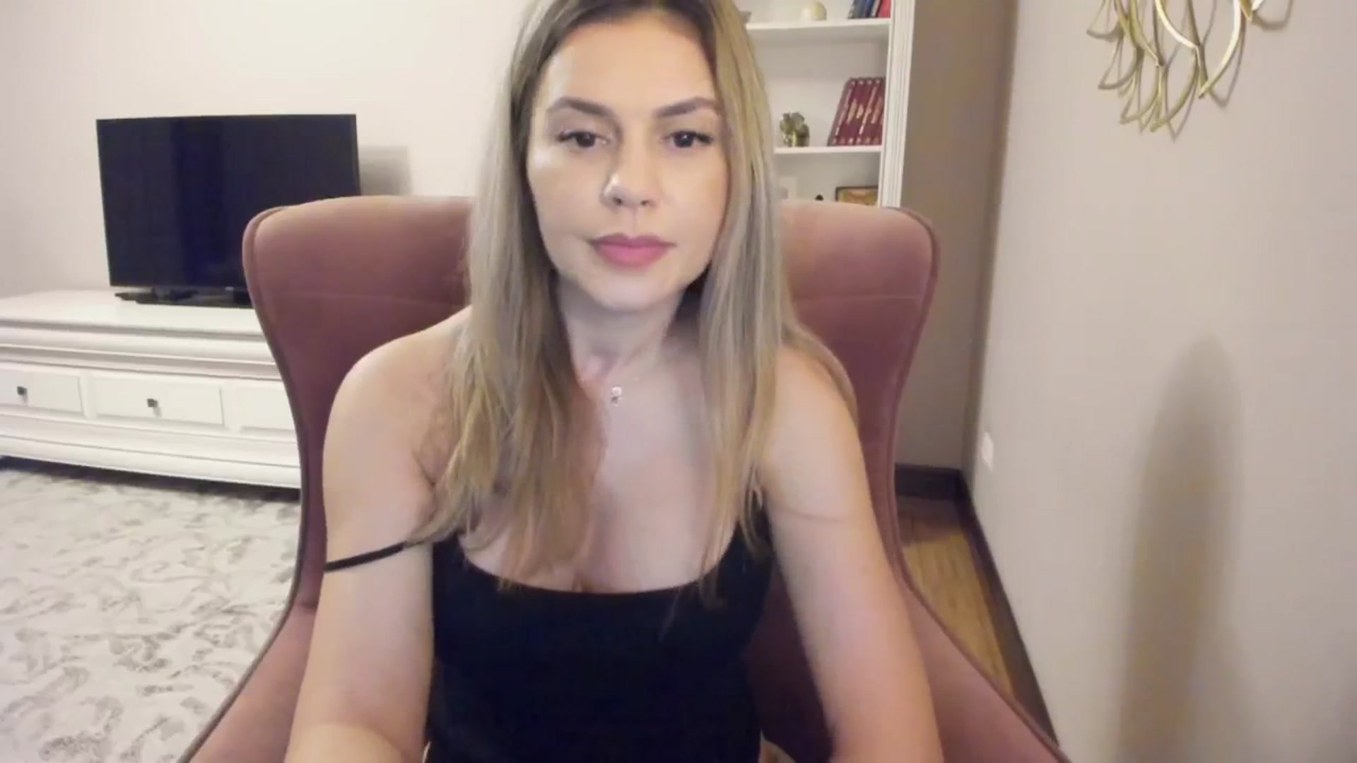 Gallery image thumbnail from Zamioculcas's myfreecams stream on, 08/12/2024, 21:30 image 16 of 20