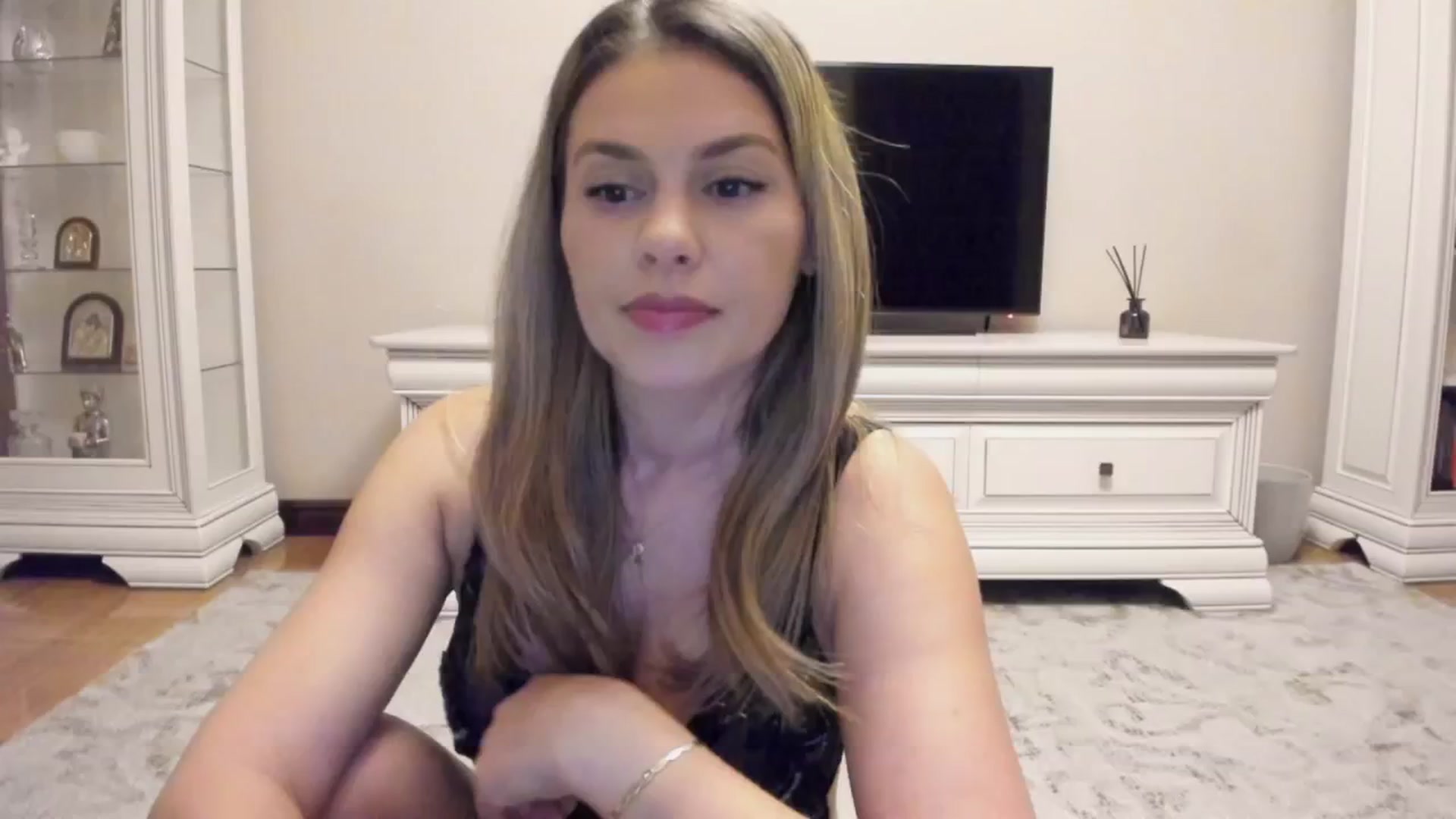 Gallery image thumbnail from Zamioculcas's myfreecams stream on, 08/16/2024, 02:31 image 12 of 20