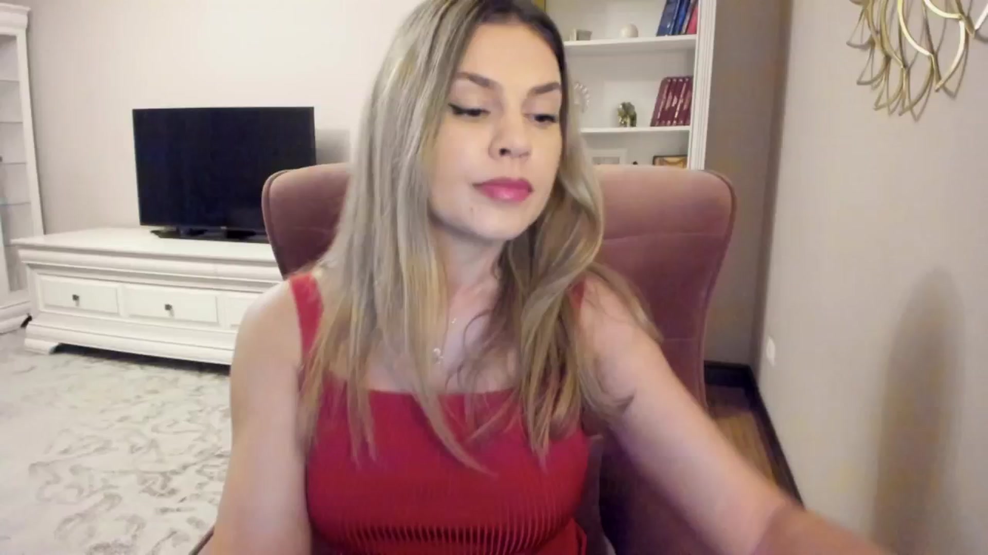 Gallery image thumbnail from Zamioculcas's myfreecams stream on, 08/17/2024, 21:47 image 1 of 20