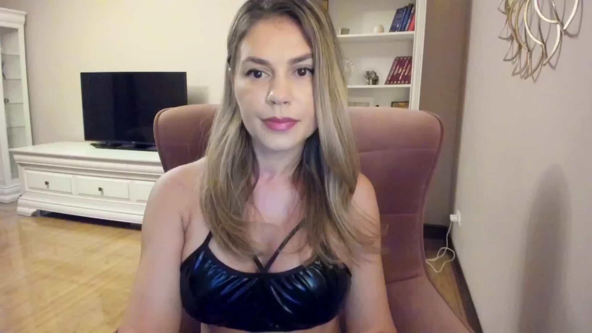 Gallery image thumbnail from Zamioculcas's myfreecams stream on, 09/04/2024, 04:49 image 2 of 20