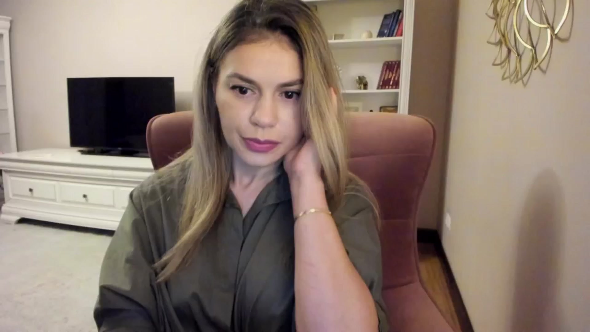 Gallery image thumbnail from Zamioculcas's myfreecams stream on, 09/08/2024, 02:12 image 4 of 20