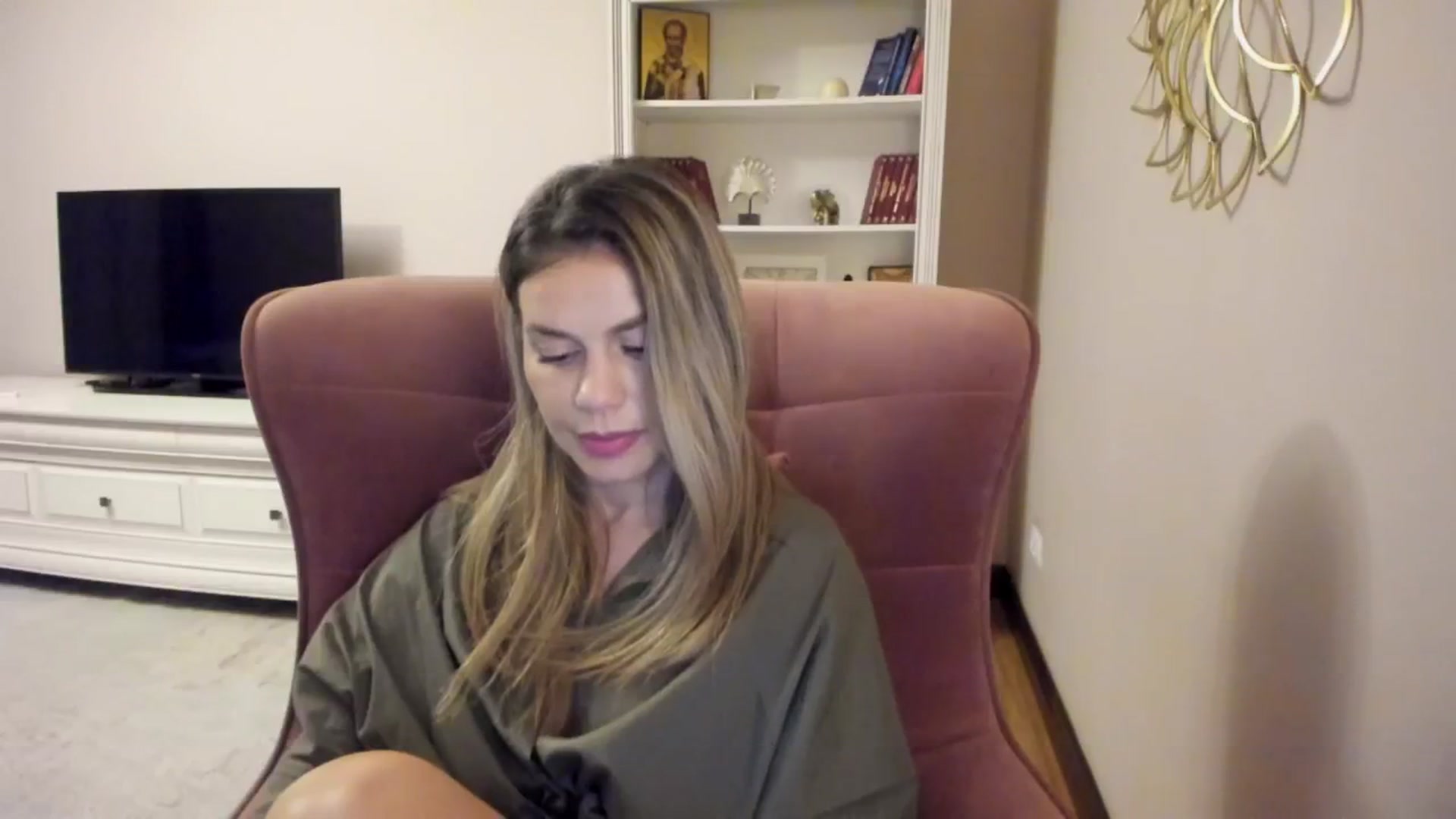 Gallery image thumbnail from Zamioculcas's myfreecams stream on, 09/08/2024, 04:31 image 3 of 20