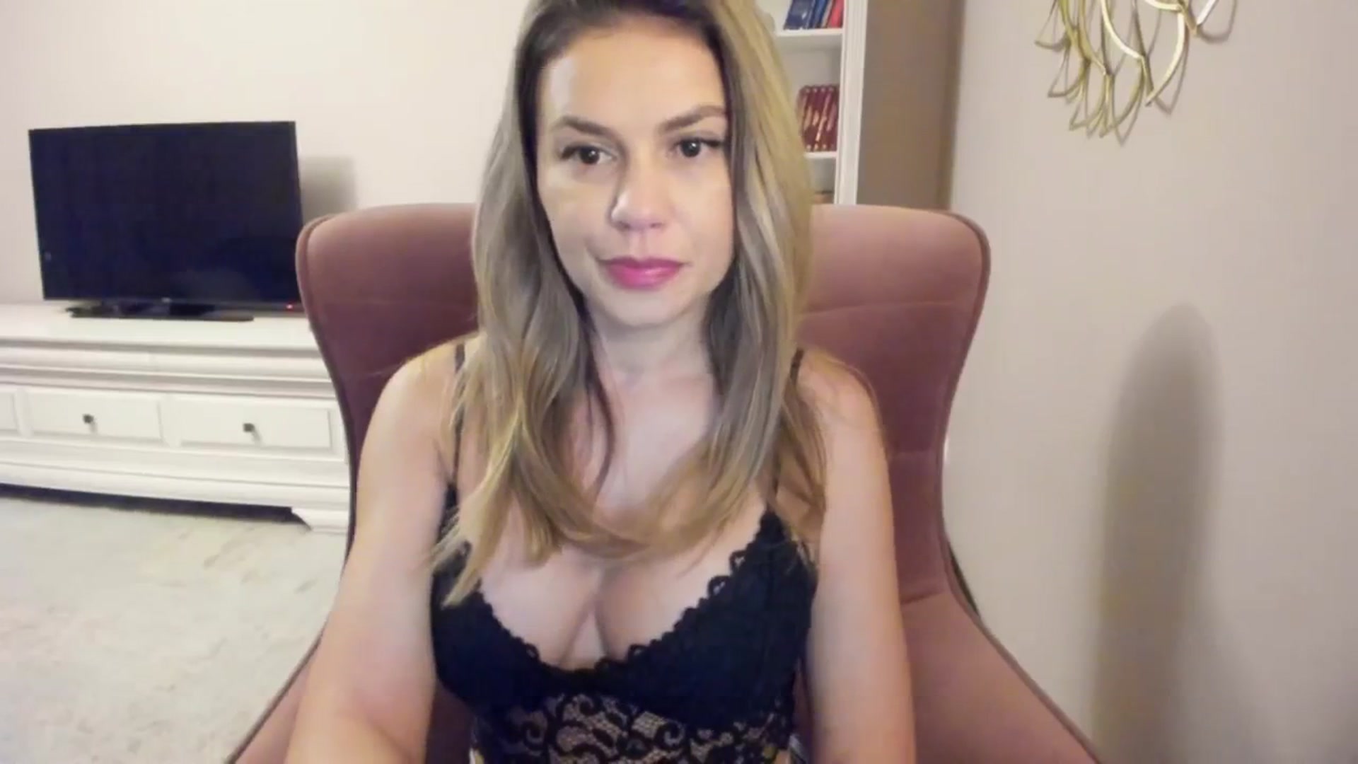 Gallery image thumbnail from Zamioculcas's myfreecams stream on, 09/09/2024, 04:02 image 9 of 20