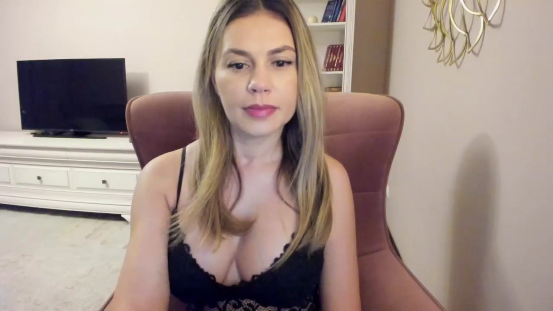 Gallery image thumbnail from Zamioculcas's myfreecams stream on, 09/09/2024, 04:02 image 13 of 20