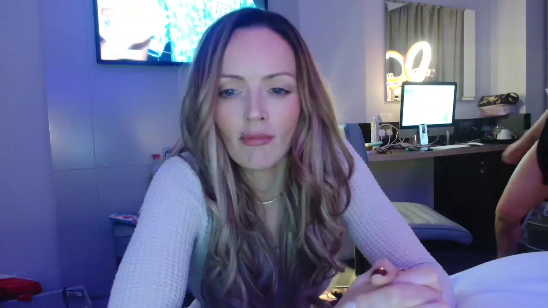 Gallery image thumbnail from Zara_oxox's myfreecams stream on, 11/26/2022, 02:09 image 12 of 20