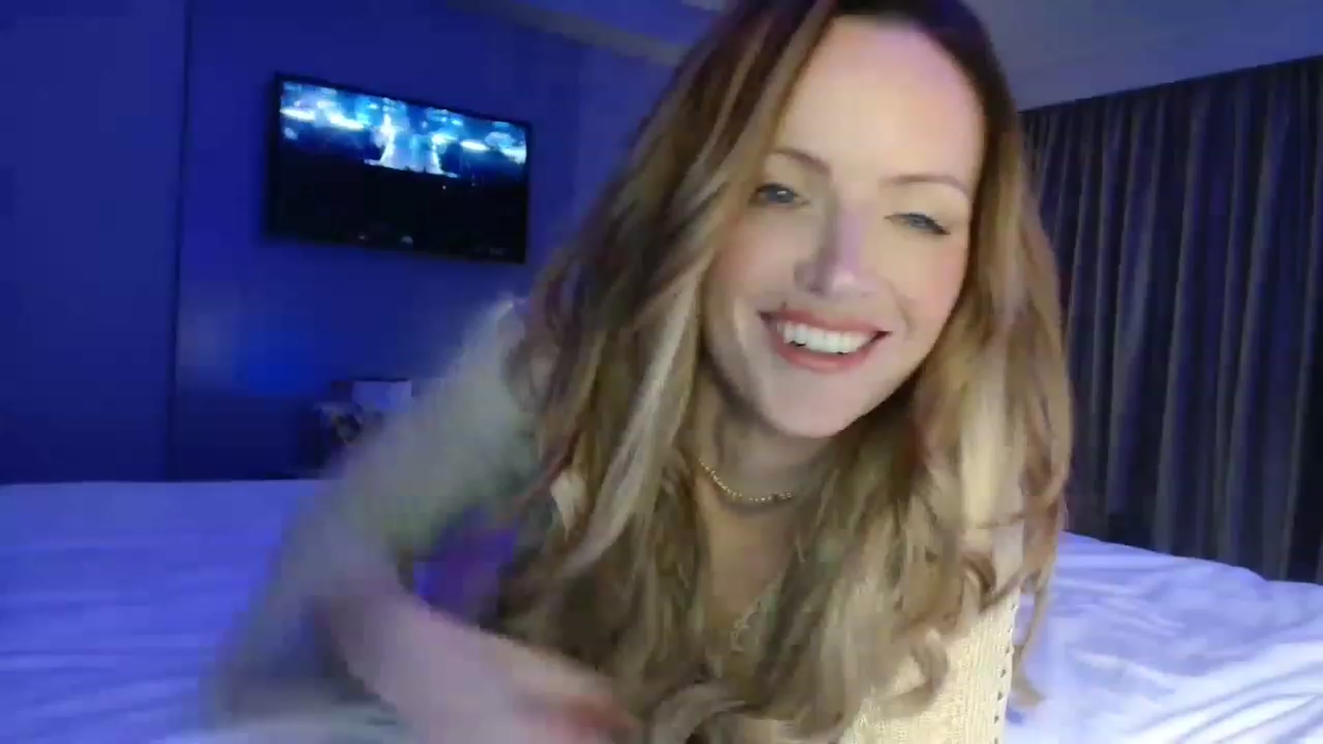 Gallery image thumbnail from Zara_oxox's myfreecams stream on, 11/26/2022, 02:09 image 3 of 20