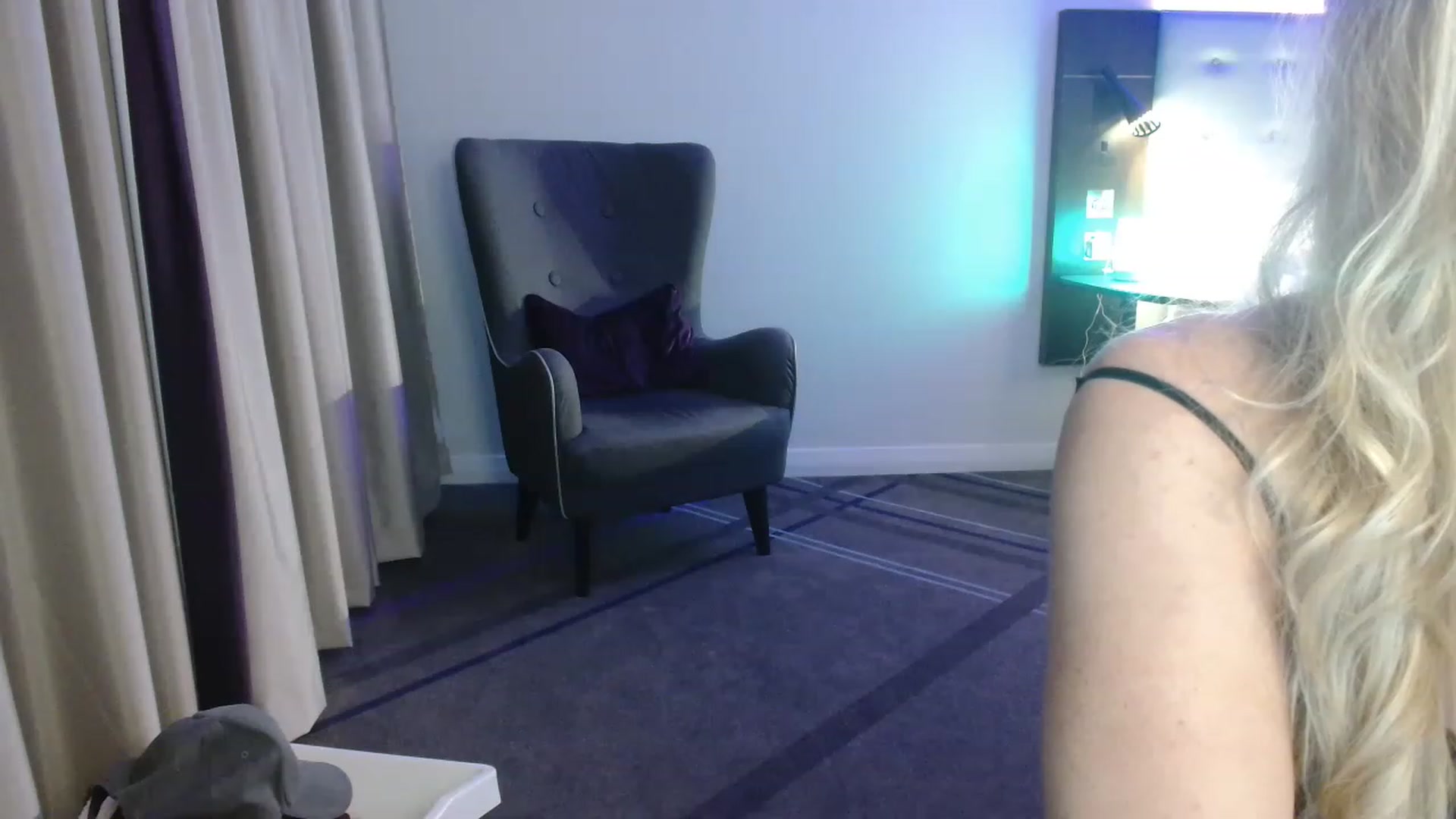 Gallery image thumbnail from Zara_oxox's myfreecams stream on, 11/26/2022, 02:09 image 6 of 20