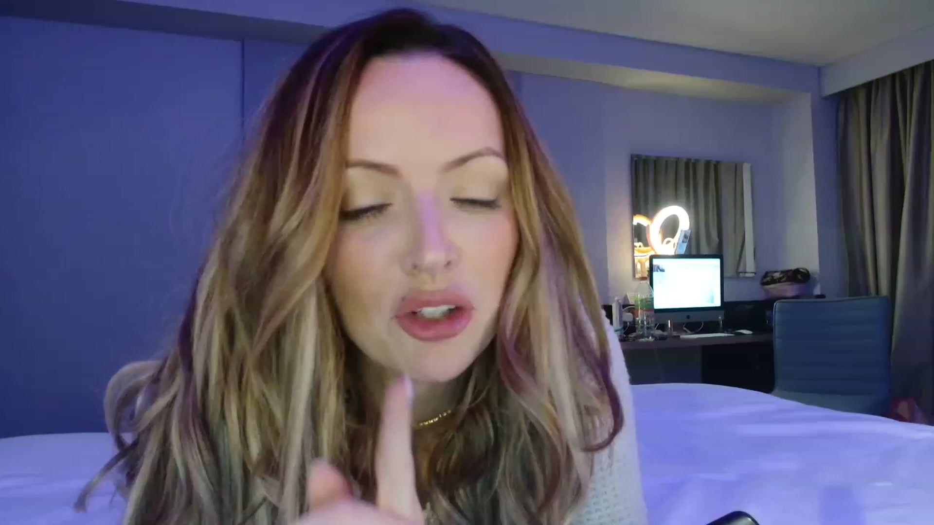 Gallery image thumbnail from Zara_oxox's myfreecams stream on, 11/26/2022, 03:33 image 1 of 20