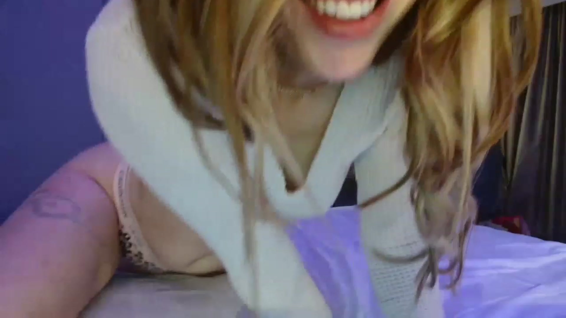 Gallery image thumbnail from Zara_oxox's myfreecams stream on, 11/26/2022, 03:33 image 12 of 20