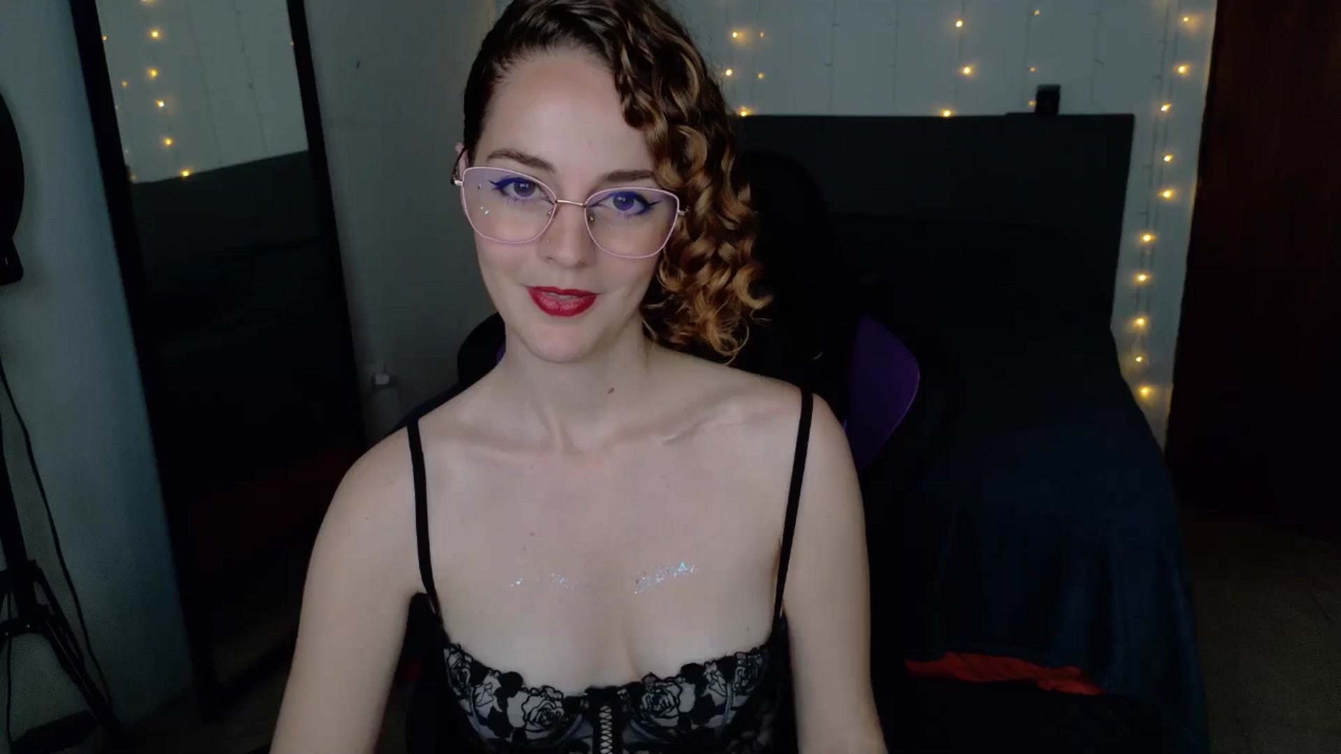 Gallery image thumbnail from Zefyra1's myfreecams stream on, 09/01/2025, 16:11 image 6 of 20