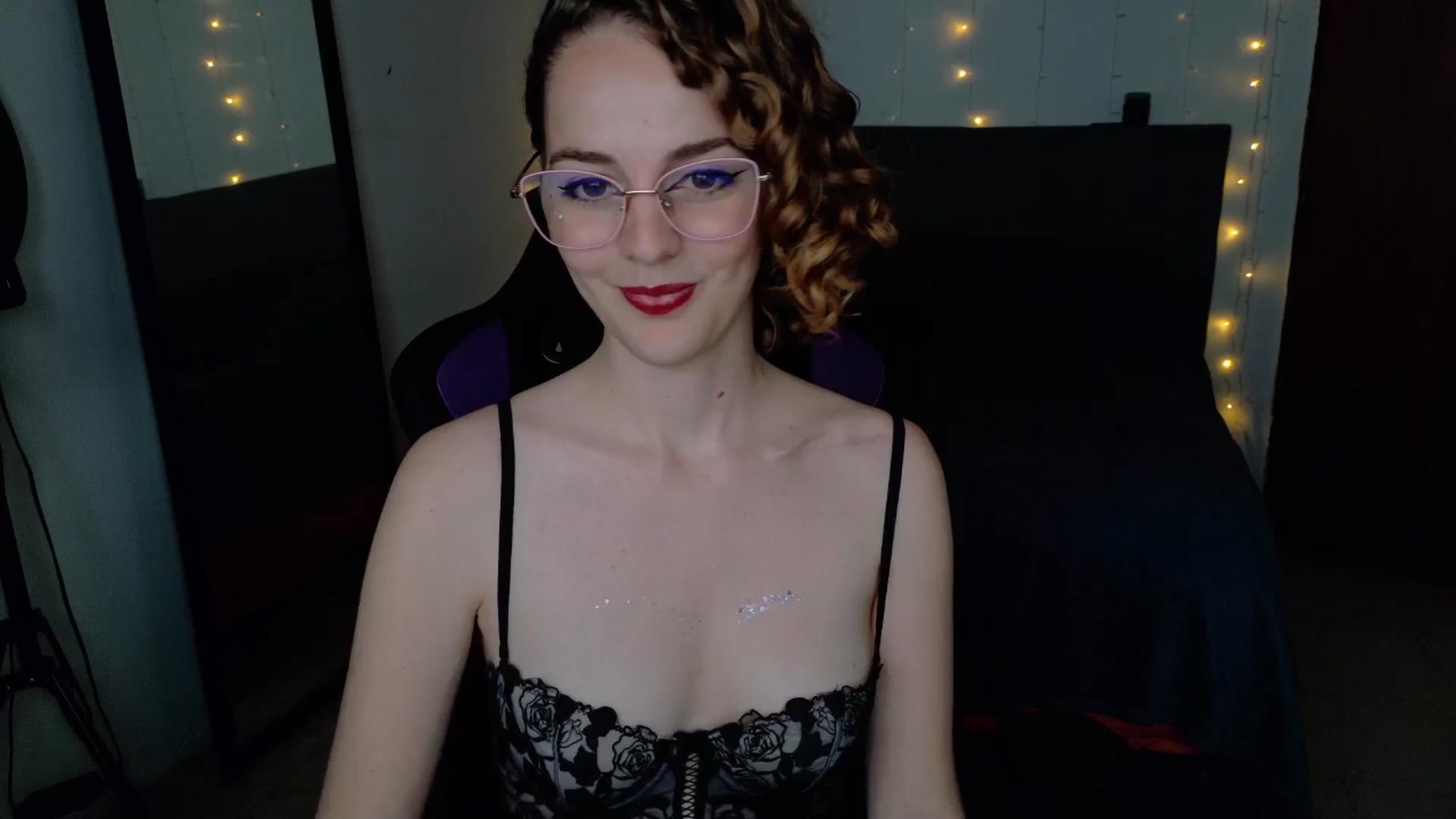 Gallery image thumbnail from Zefyra1's myfreecams stream on, 09/01/2025, 16:11 image 12 of 20