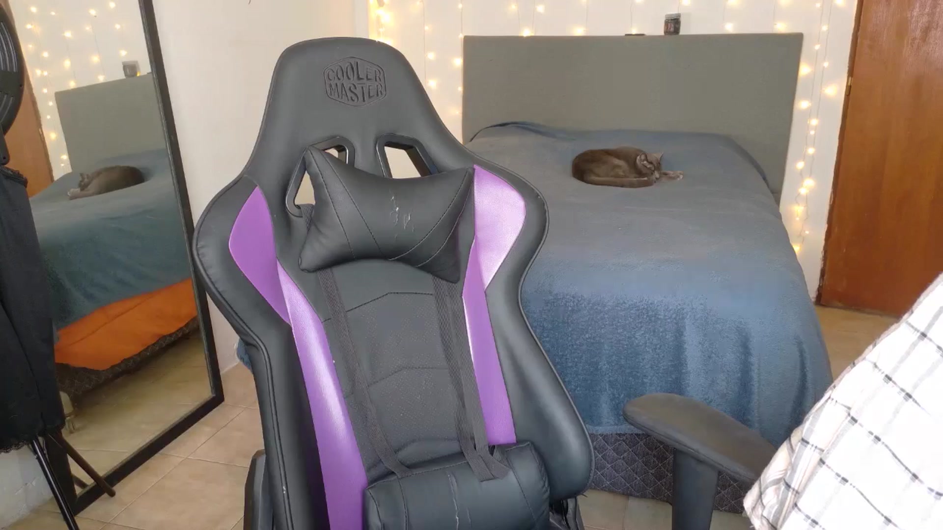 Gallery image thumbnail from Zefyra1's myfreecams stream on, 09/17/2025, 15:30 image 16 of 20