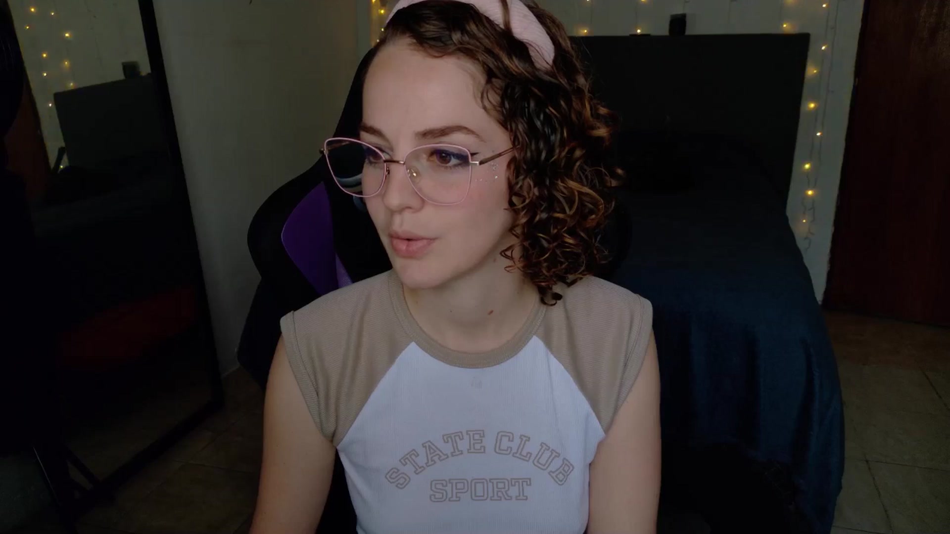 Gallery image thumbnail from Zefyra1's myfreecams stream on, 09/17/2025, 15:30 image 10 of 20