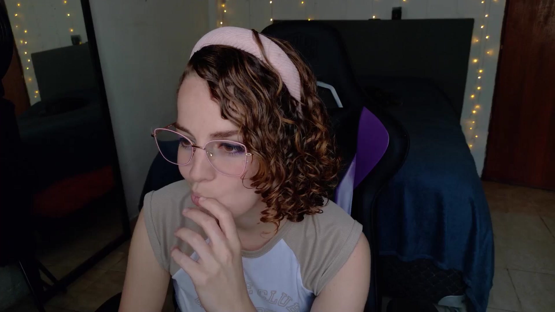 Gallery image thumbnail from Zefyra1's myfreecams stream on, 09/17/2025, 15:30 image 17 of 20