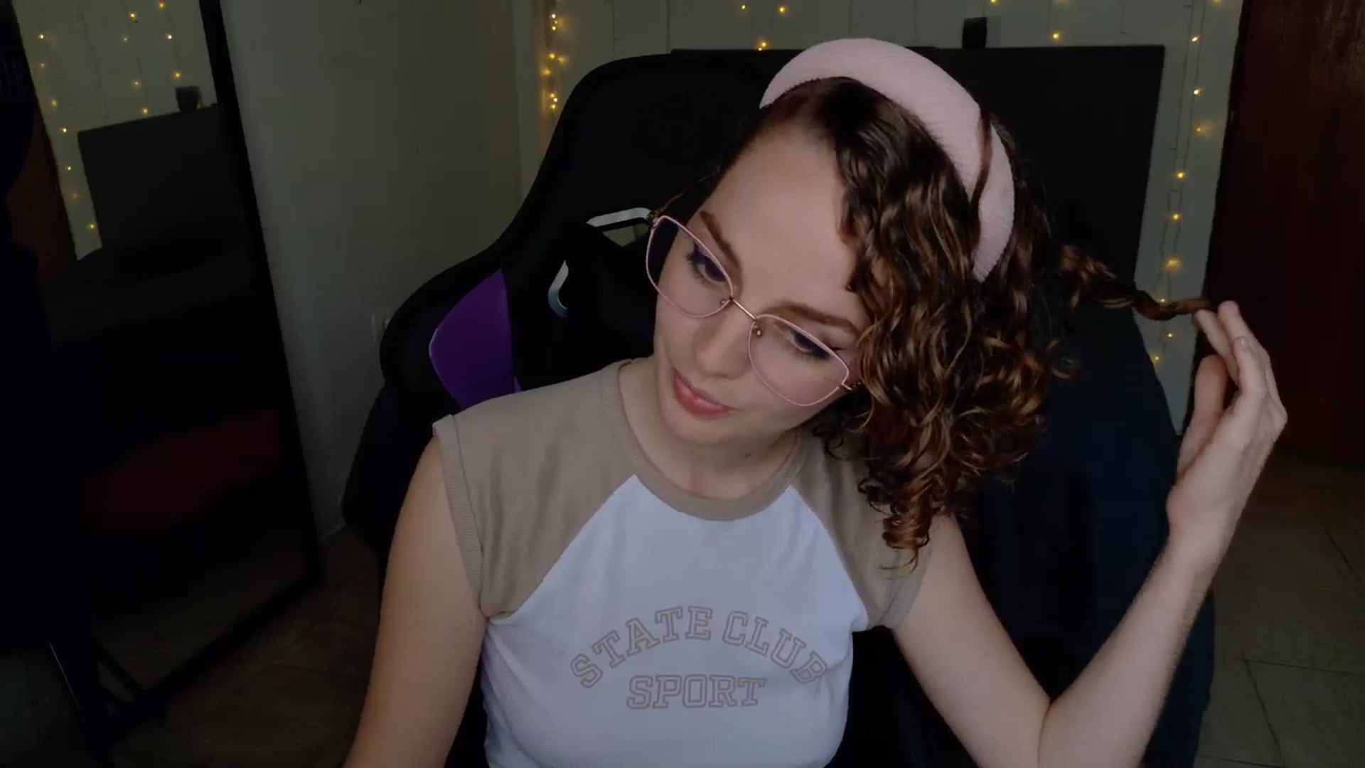 Gallery image thumbnail from Zefyra1's myfreecams stream on, 09/17/2025, 15:30 image 18 of 20