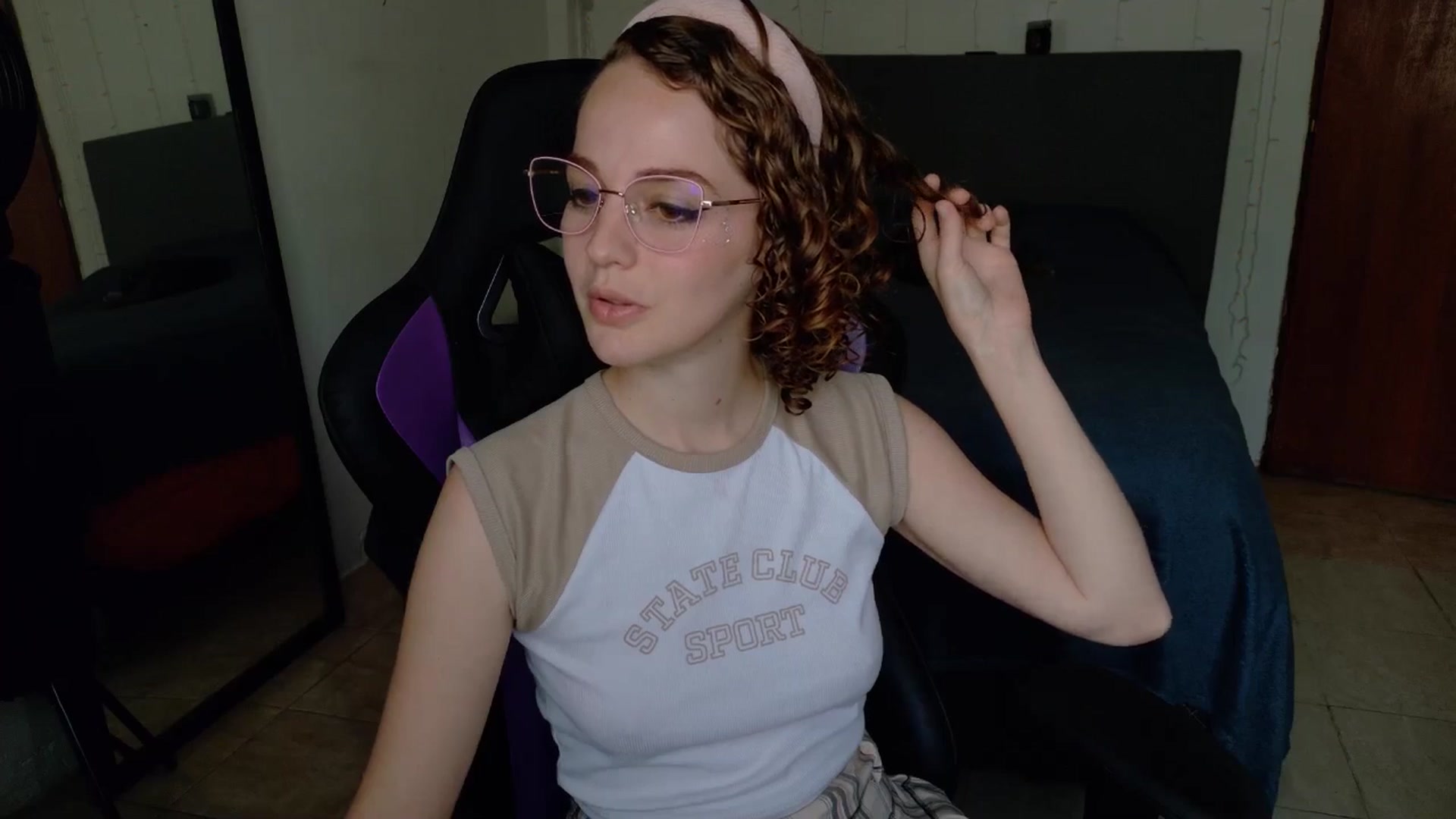 Gallery image thumbnail from Zefyra1's myfreecams stream on, 09/17/2025, 15:30 image 12 of 20