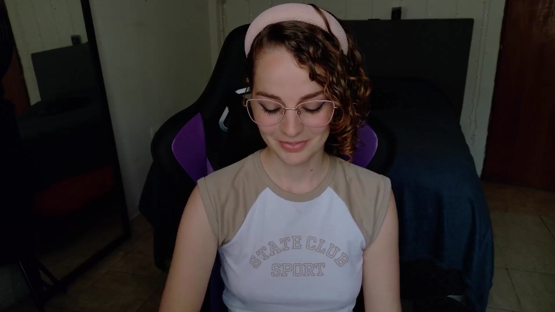 Gallery image thumbnail from Zefyra1's myfreecams stream on, 09/17/2025, 15:30 image 15 of 20