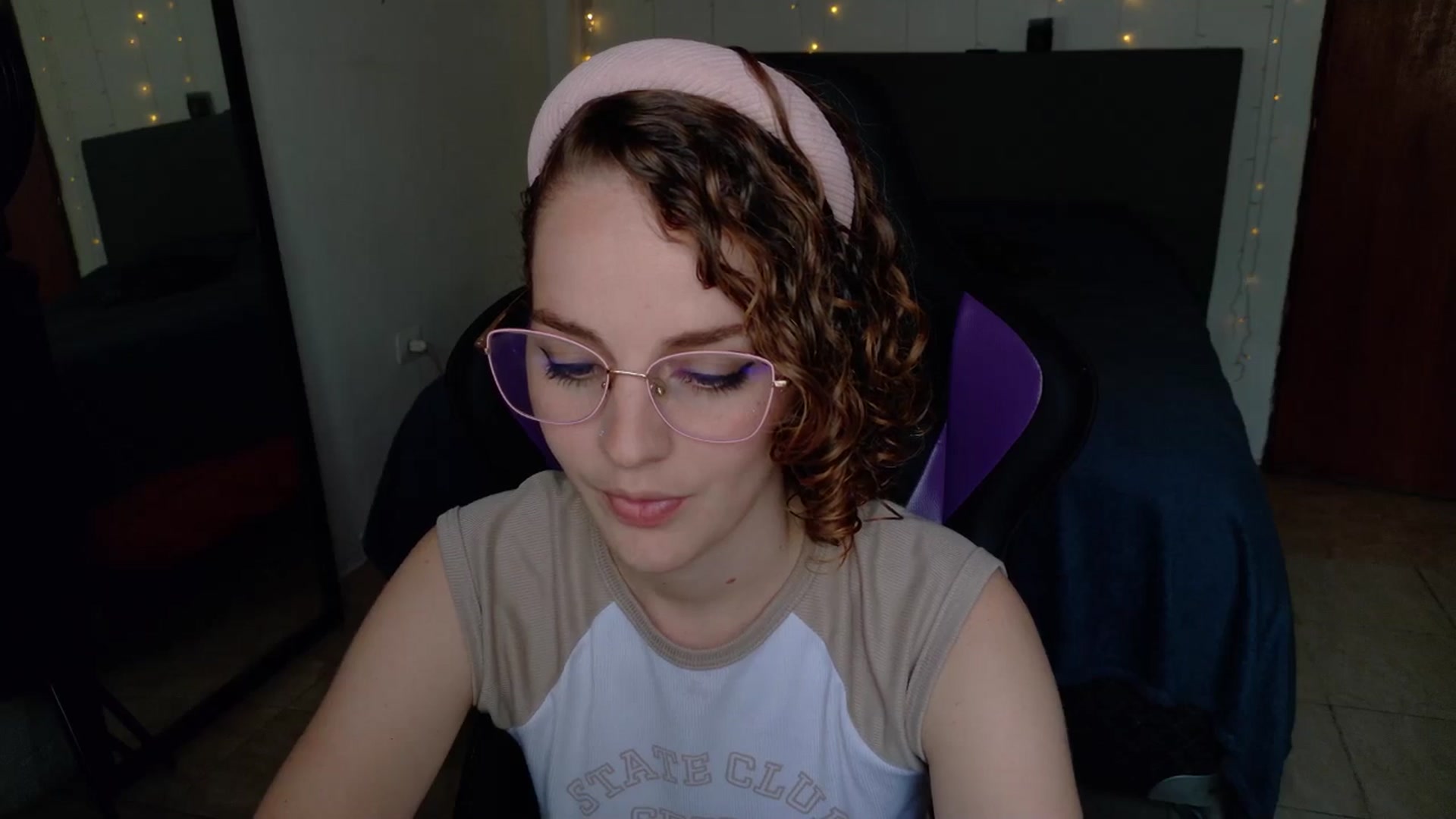 Gallery image thumbnail from Zefyra1's myfreecams stream on, 09/17/2025, 15:30 image 14 of 20