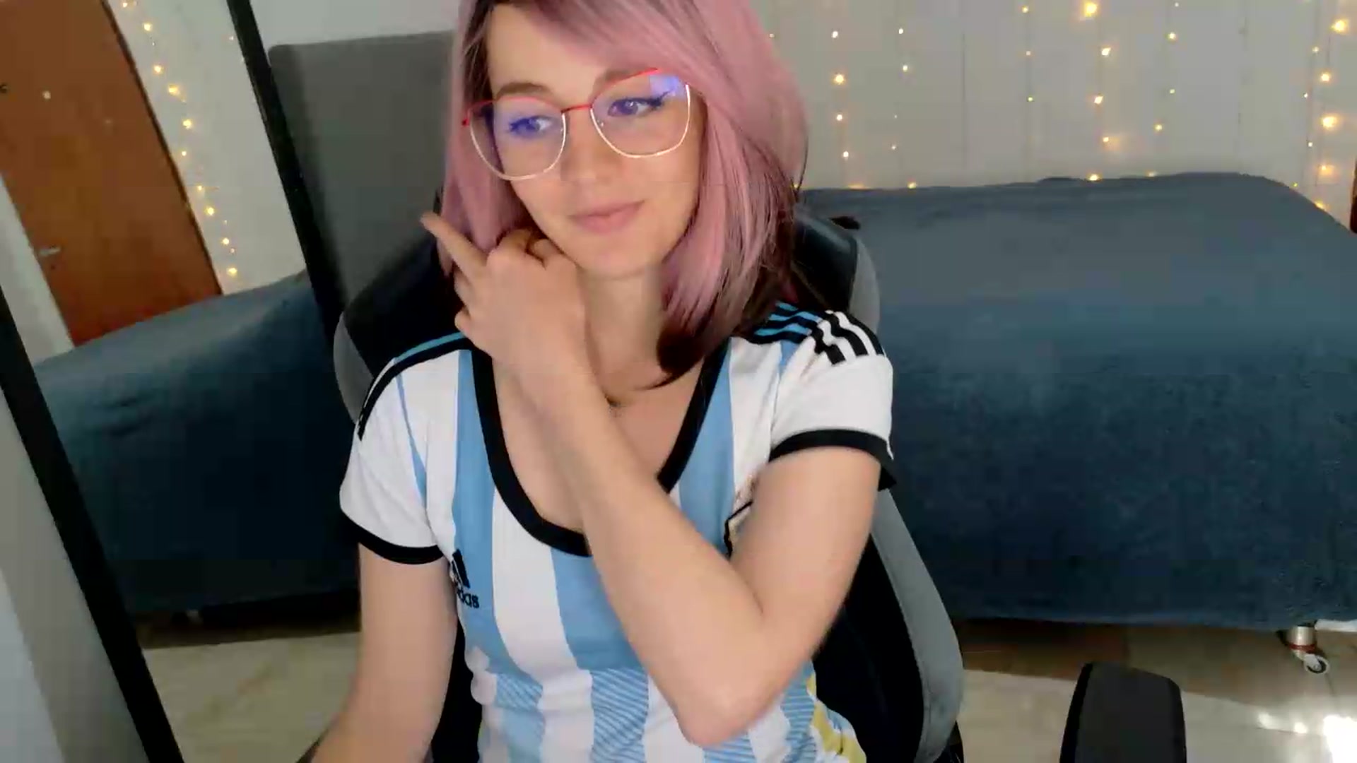 Gallery image thumbnail from Zefyra1's myfreecams stream on, 07/07/2026, 17:44 image 15 of 20