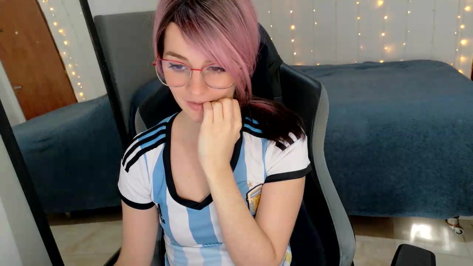 Gallery image thumbnail from Zefyra1's myfreecams stream on, 07/07/2026, 17:44 image 20 of 20