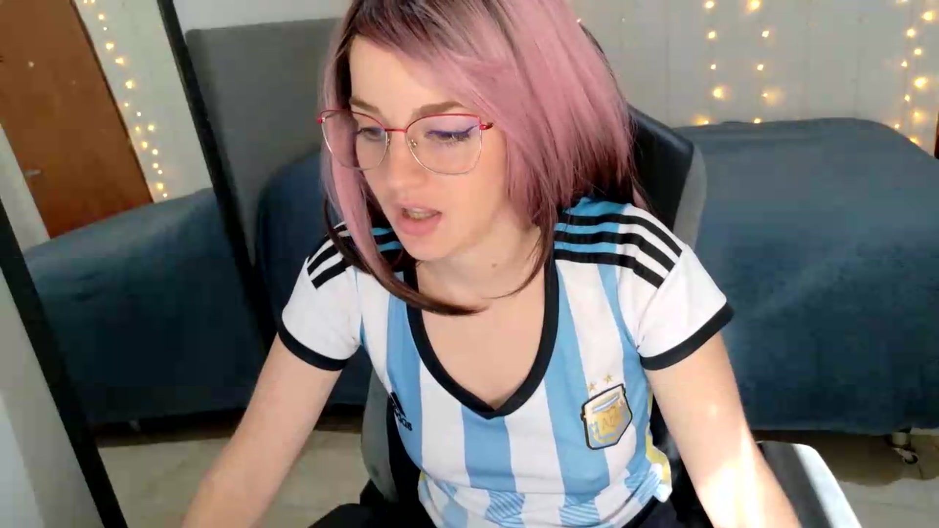 Gallery image thumbnail from Zefyra1's myfreecams stream on, 07/07/2026, 18:47 image 17 of 20