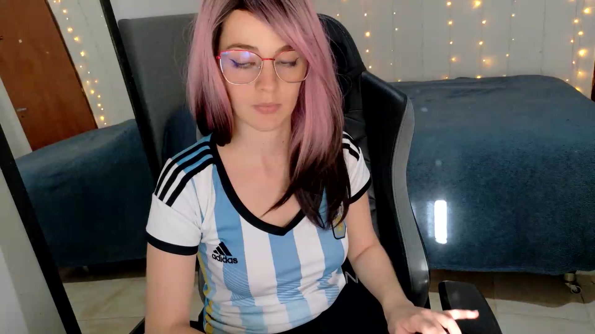 Gallery image thumbnail from Zefyra1's myfreecams stream on, 07/07/2026, 18:47 image 18 of 20