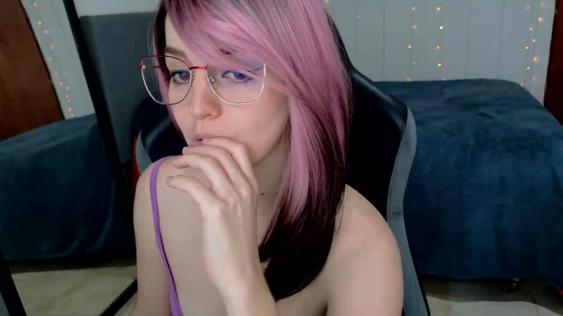 Gallery image thumbnail from Zefyra1's myfreecams stream on, 08/03/2026, 17:16 image 4 of 20