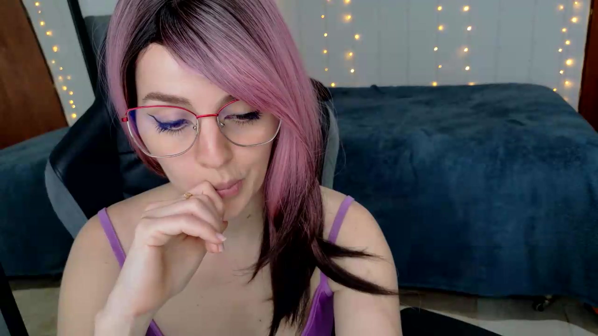 Gallery image thumbnail from Zefyra1's myfreecams stream on, 08/03/2026, 17:55 image 17 of 20