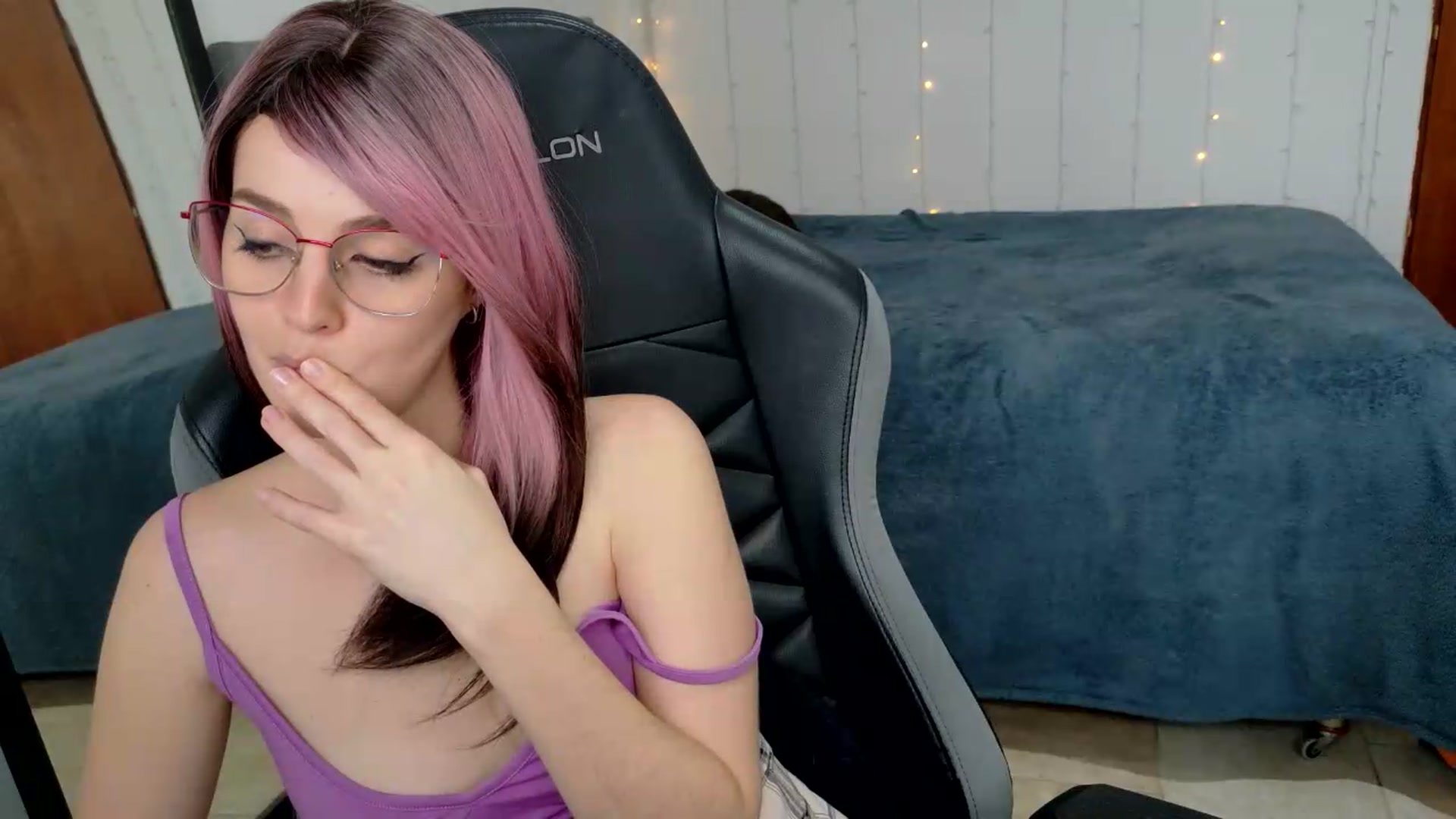 Gallery image thumbnail from Zefyra1's myfreecams stream on, 08/03/2026, 17:55 image 4 of 20