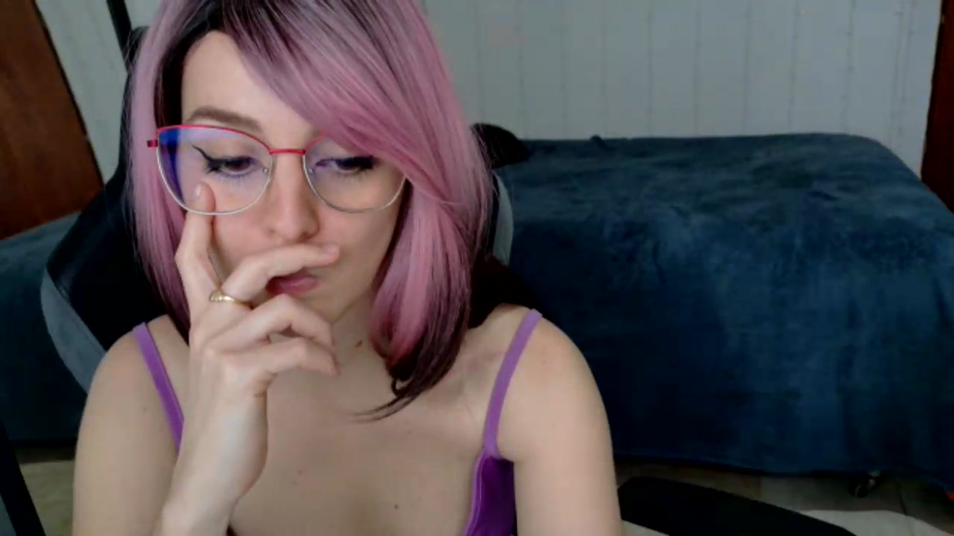 Gallery image thumbnail from Zefyra1's myfreecams stream on, 08/03/2026, 17:55 image 13 of 20