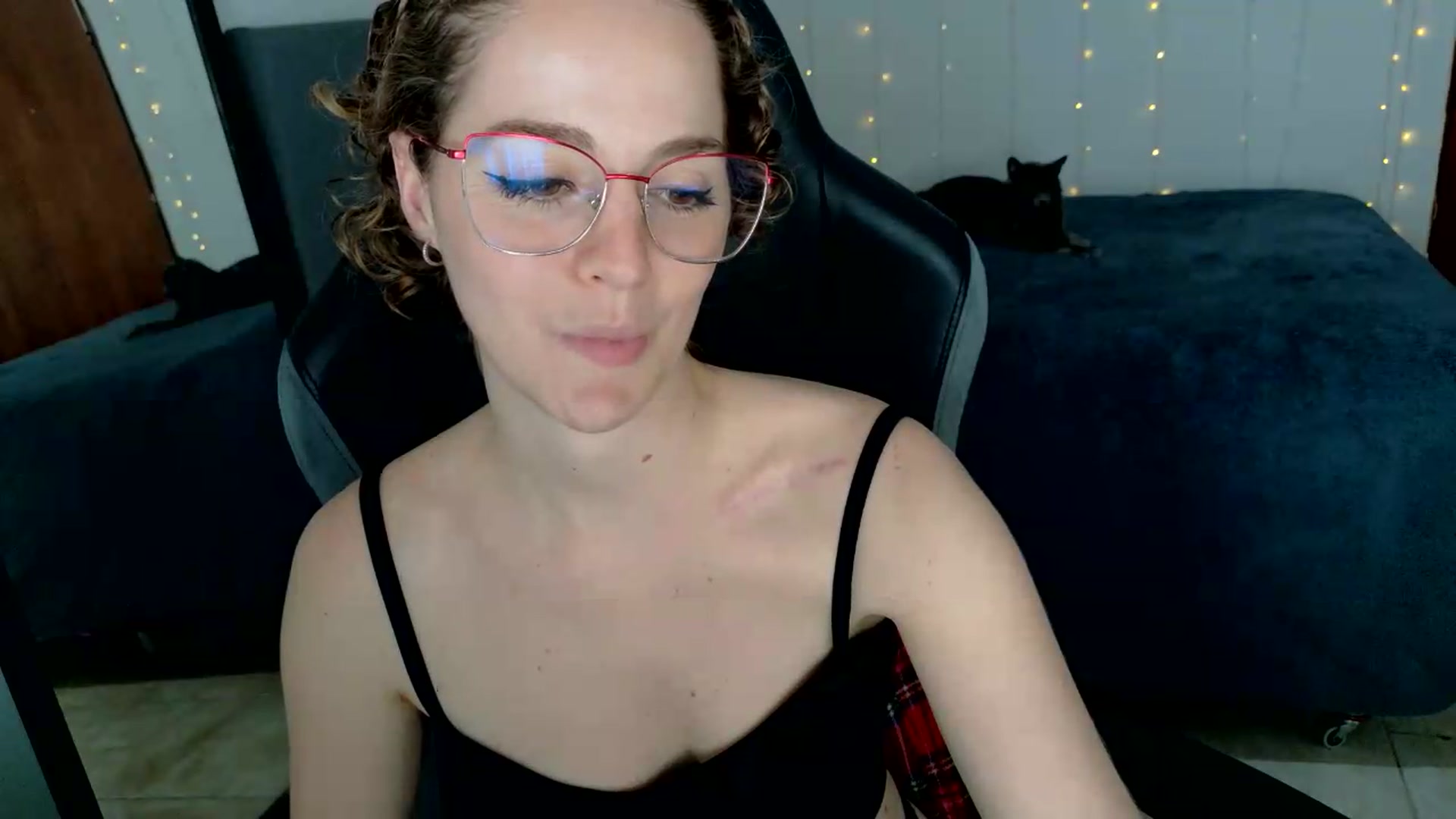 Gallery image thumbnail from Zefyra1's myfreecams stream on, 08/05/2026, 17:05 image 10 of 20