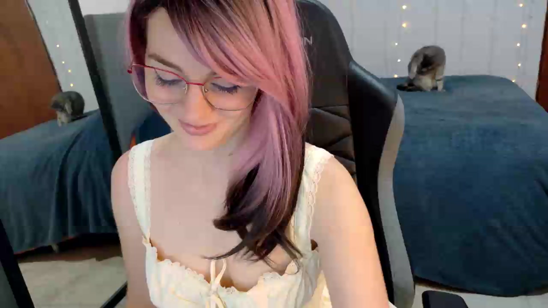 Gallery image thumbnail from Zefyra1's myfreecams stream on, 08/06/2026, 15:11 image 7 of 20
