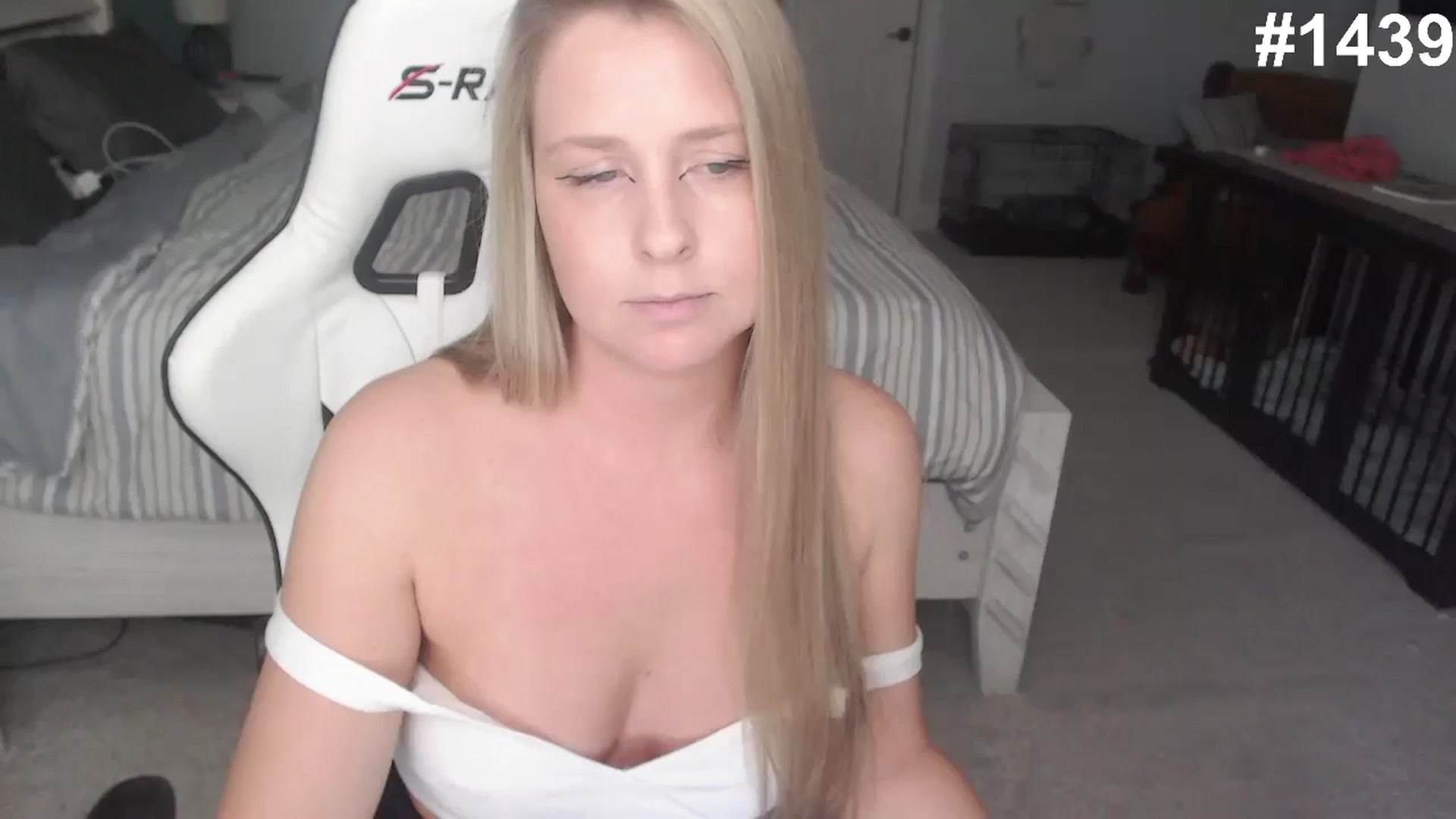 Gallery image thumbnail from ZenZoey's myfreecams stream on, 01/14/2025, 19:13 image 20 of 20