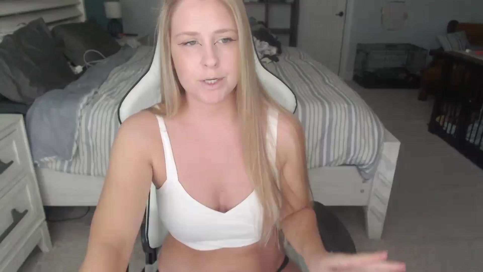 Gallery image thumbnail from ZenZoey's myfreecams stream on, 01/14/2025, 19:13 image 1 of 20