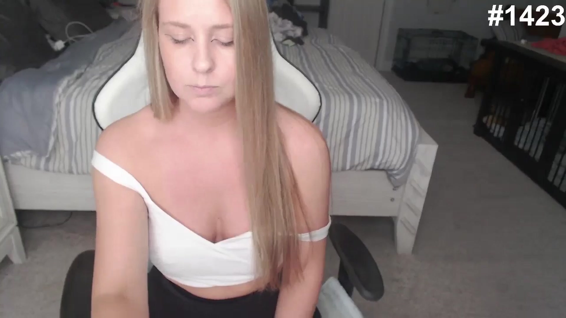 Gallery image thumbnail from ZenZoey's myfreecams stream on, 01/14/2025, 22:39 image 2 of 20