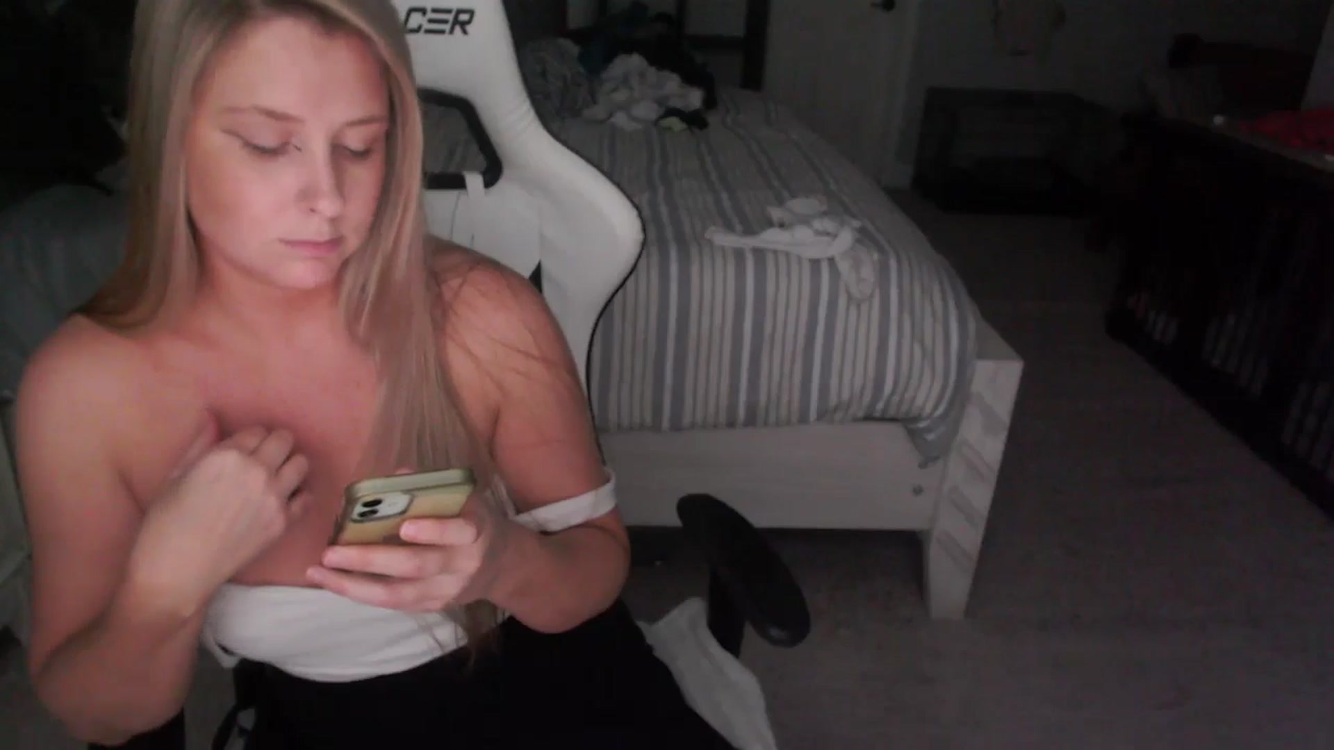 Gallery image thumbnail from ZenZoey's myfreecams stream on, 01/14/2025, 22:39 image 19 of 20