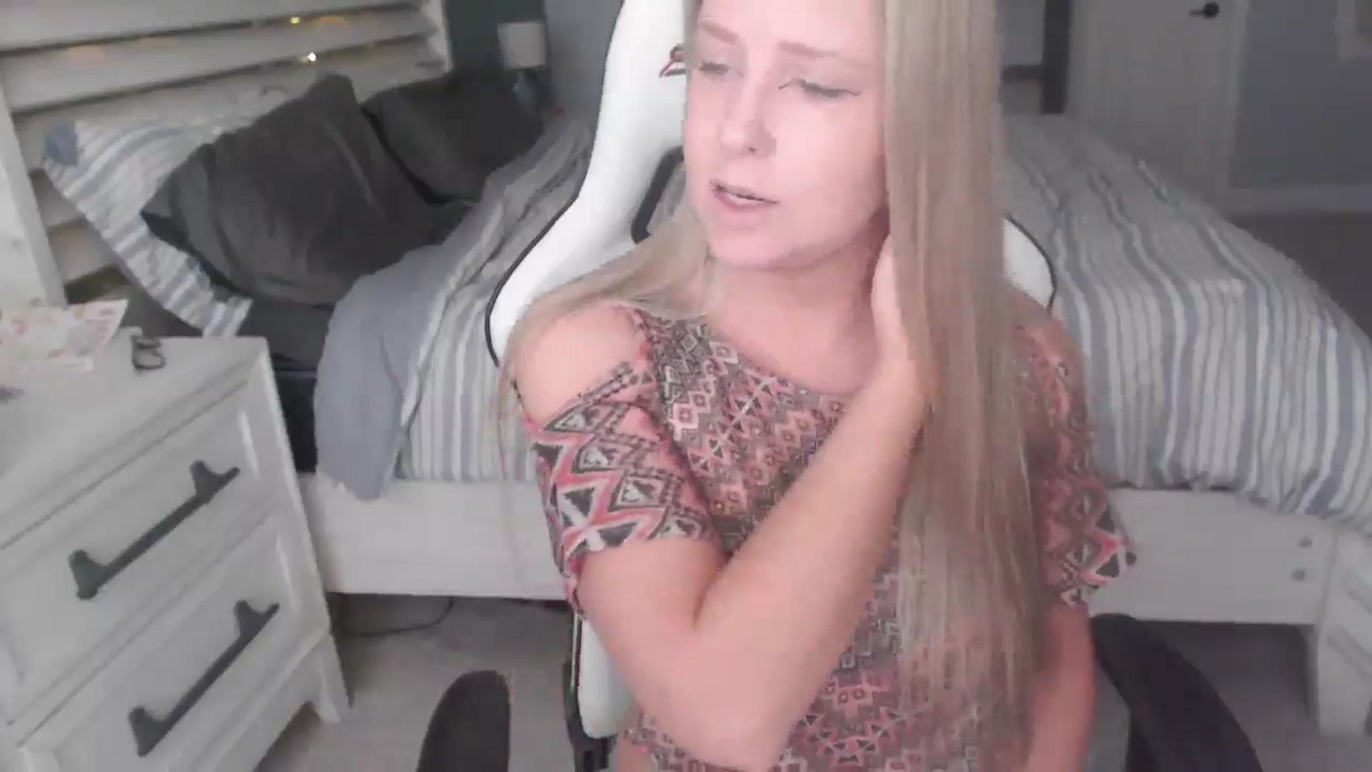 Gallery image thumbnail from ZenZoey's myfreecams stream on, 01/15/2025, 17:19 image 10 of 20
