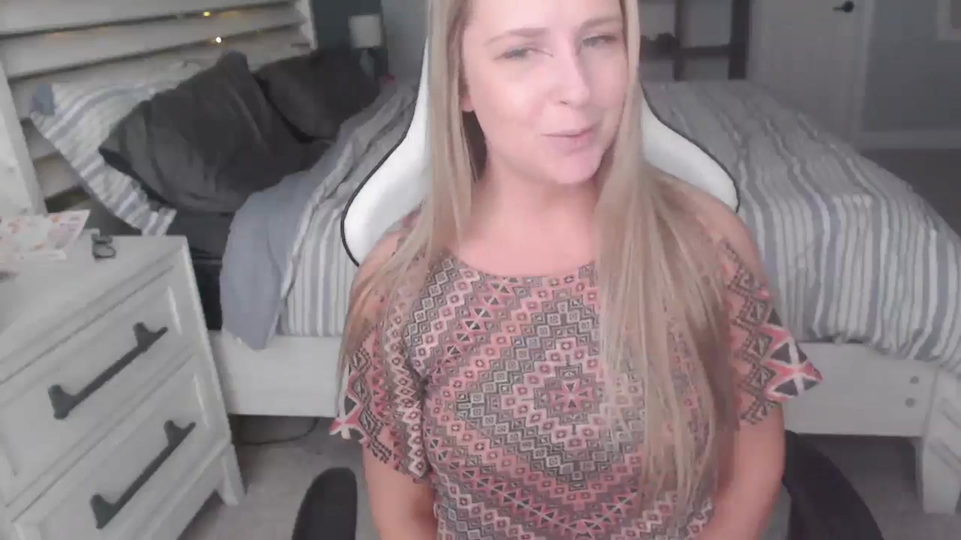 Gallery image thumbnail from ZenZoey's myfreecams stream on, 01/15/2025, 17:19 image 12 of 20