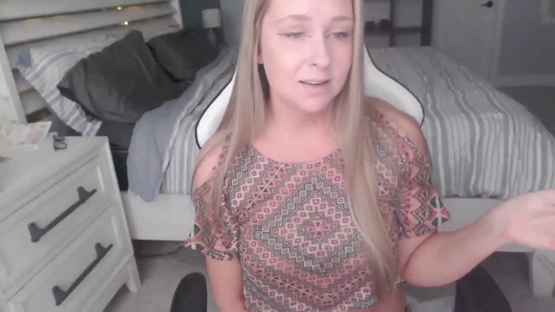 Gallery image thumbnail from ZenZoey's myfreecams stream on, 01/15/2025, 17:19 image 11 of 20