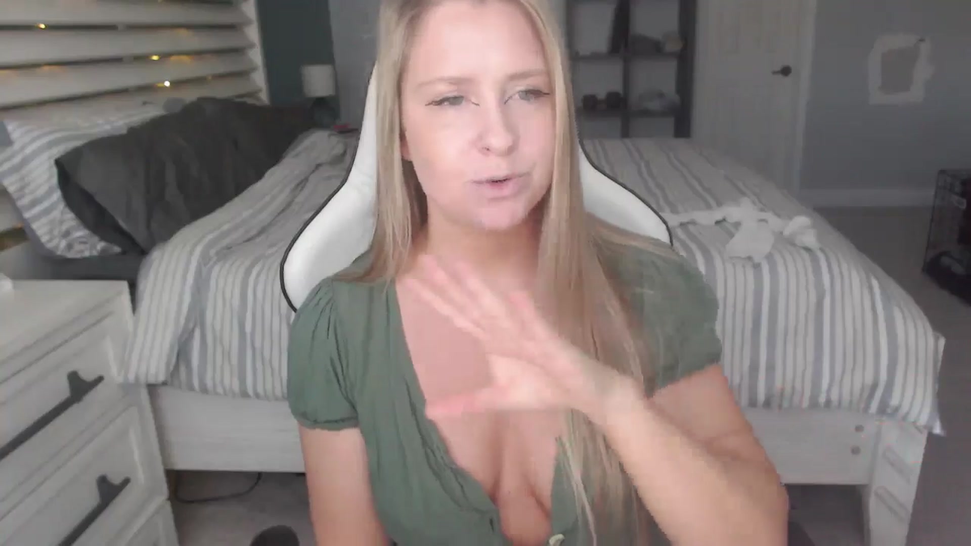 Gallery image thumbnail from ZenZoey's myfreecams stream on, 01/16/2025, 18:00 image 14 of 20