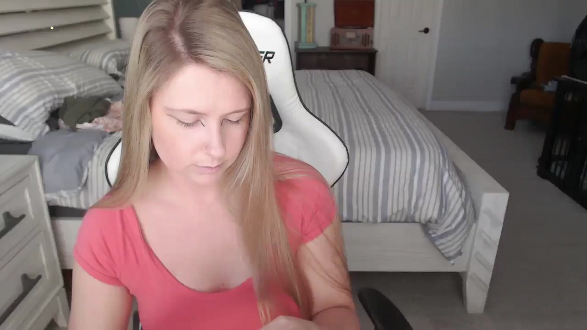 Gallery image thumbnail from ZenZoey's myfreecams stream on, 02/14/2025, 17:16 image 3 of 20