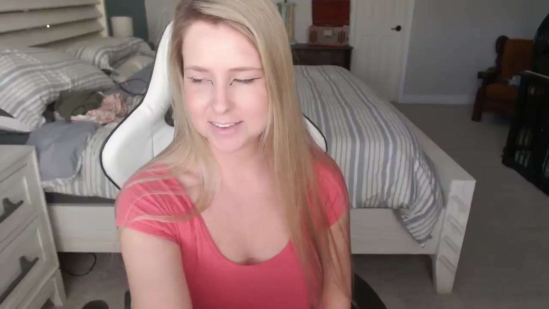 Gallery image thumbnail from ZenZoey's myfreecams stream on, 02/14/2025, 17:16 image 2 of 20