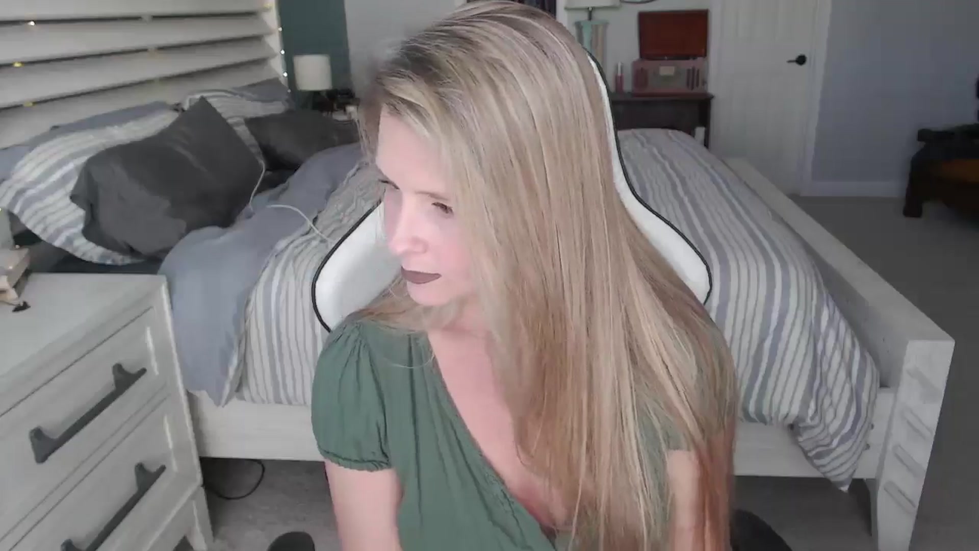 Gallery image thumbnail from ZenZoey's myfreecams stream on, 02/17/2025, 16:23 image 5 of 20