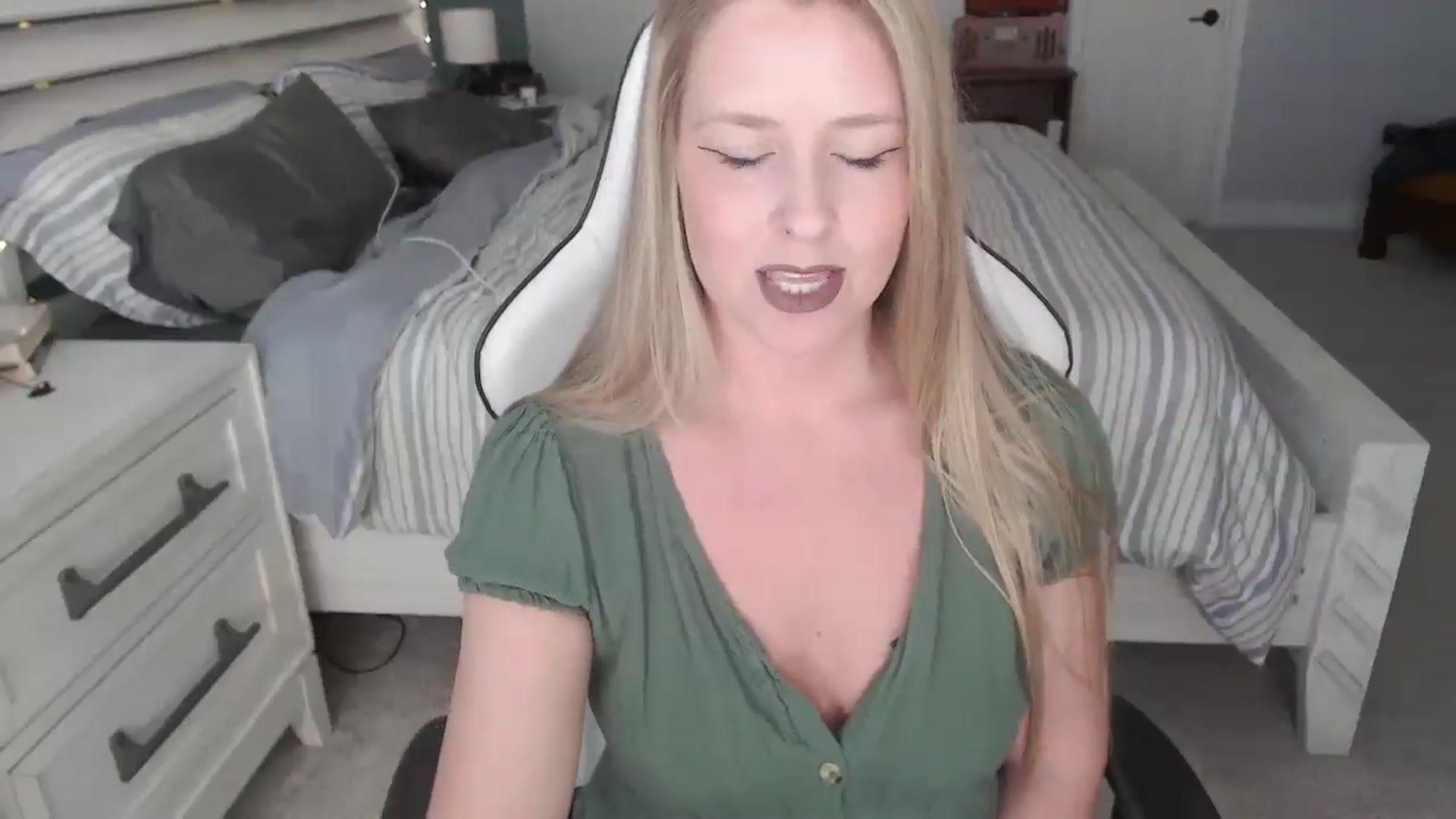 Gallery image thumbnail from ZenZoey's myfreecams stream on, 02/17/2025, 16:23 image 8 of 20